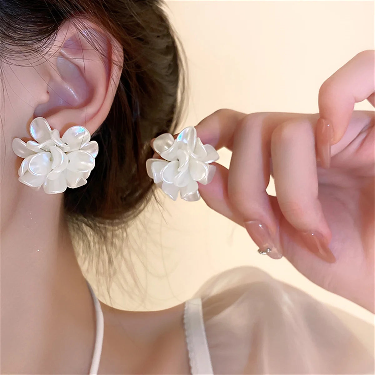 Charming White Flower Stud Earrings
